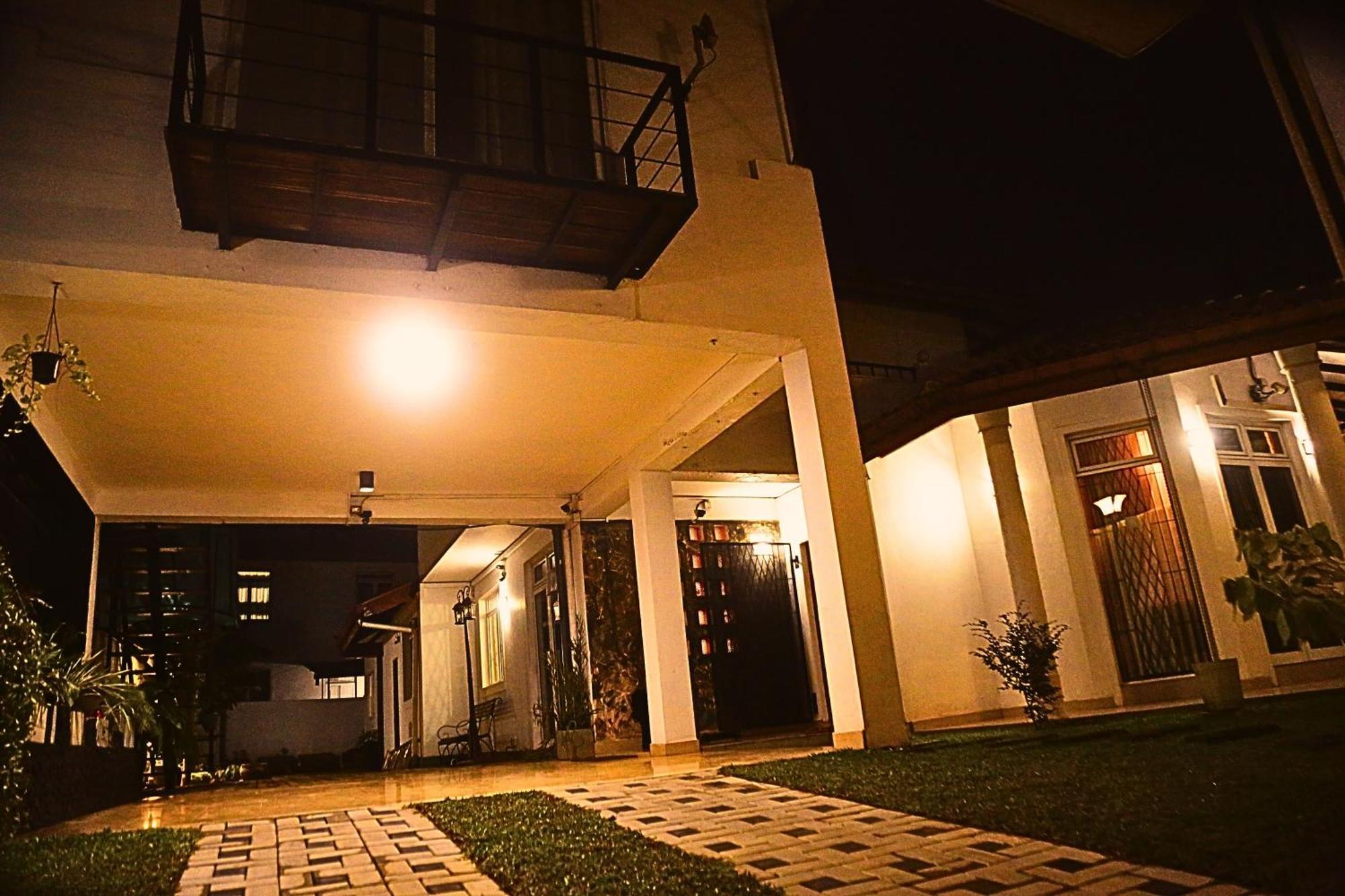Ared Villa Katunayake Exterior photo