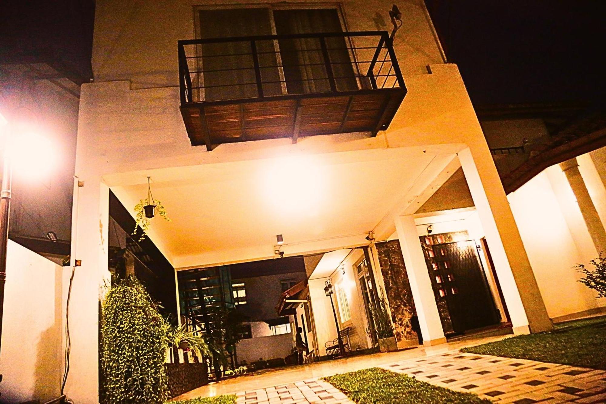 Ared Villa Katunayake Exterior photo