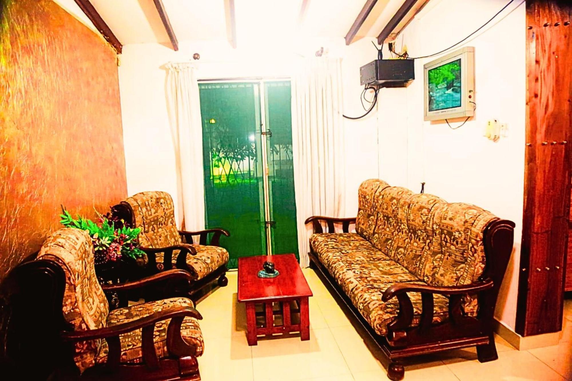 Ared Villa Katunayake Exterior photo